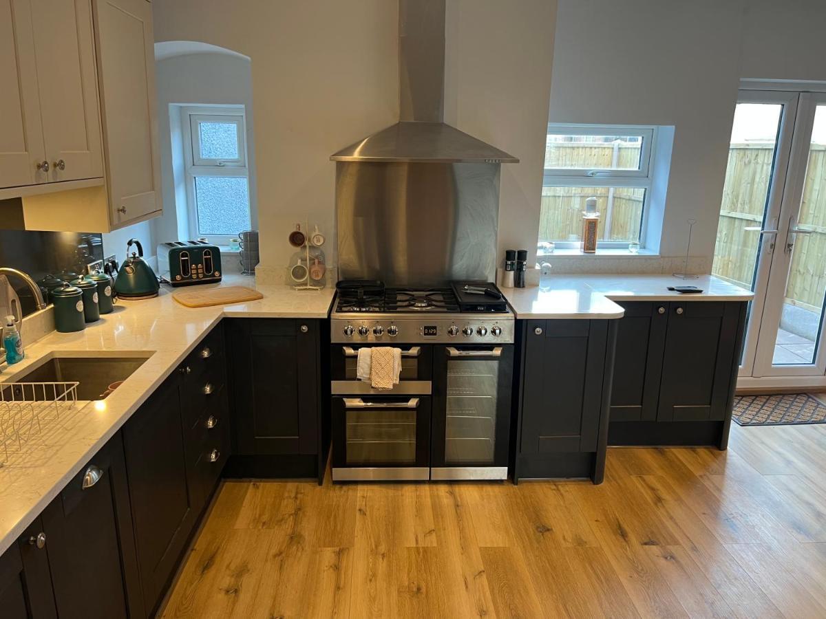 Luxury 2 Bed Apartment Great Location Stoke-on-Trent Eksteriør bilde
